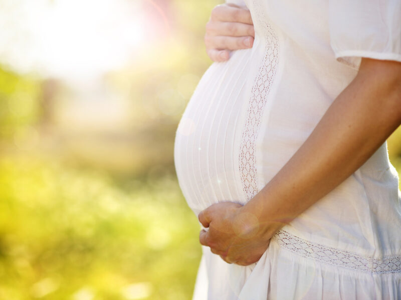 How can pregnant people stay cool during extreme heat?