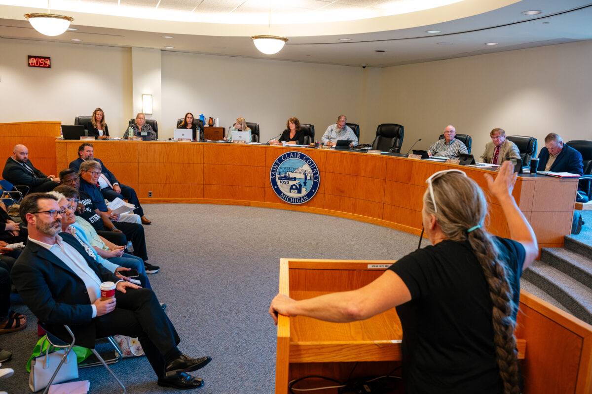 A retired dental assistant speaks in favor of fluoridated public water at an August meeting of the St. Clair County Board of Commissioners.