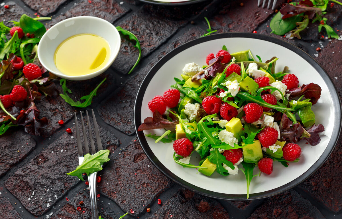 Salad with lettuce and raspberries