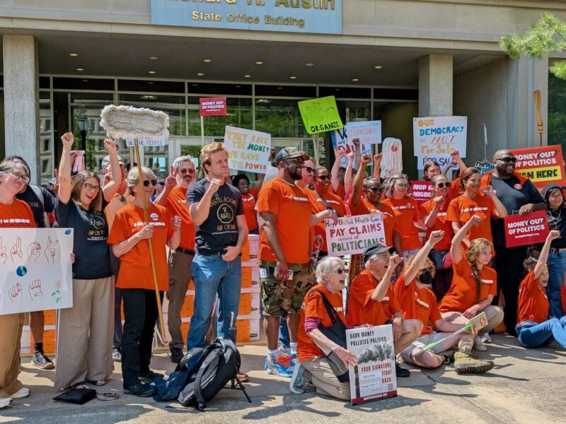 Michiganders for Money Out Of Politics volunteers