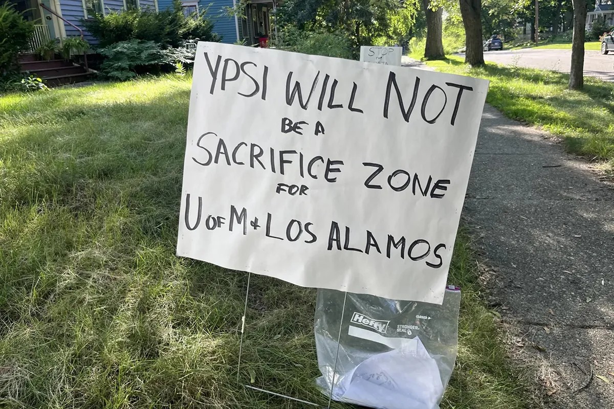 Sign that reads "Ypsi will not be a sacrifice zone for U of M + Los Alamos"